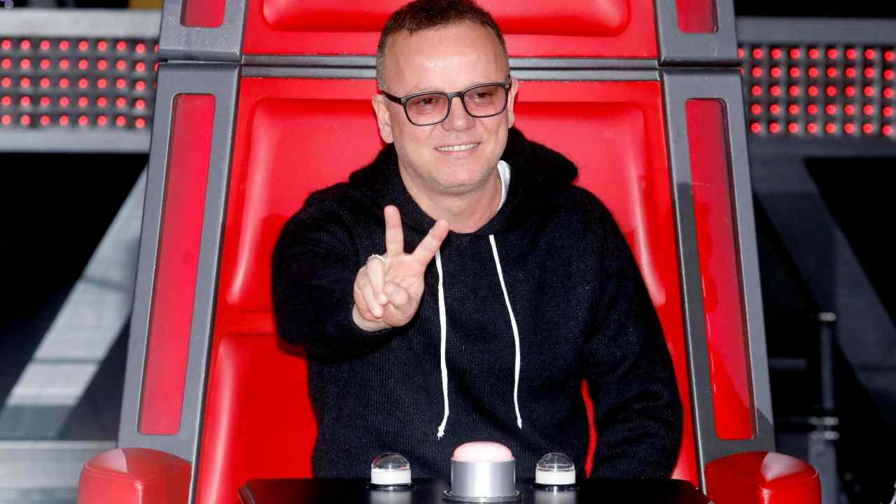 Gigi D'alessio sorride