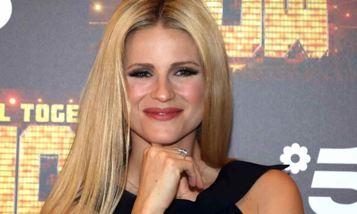 Michelle Hunziker sorride