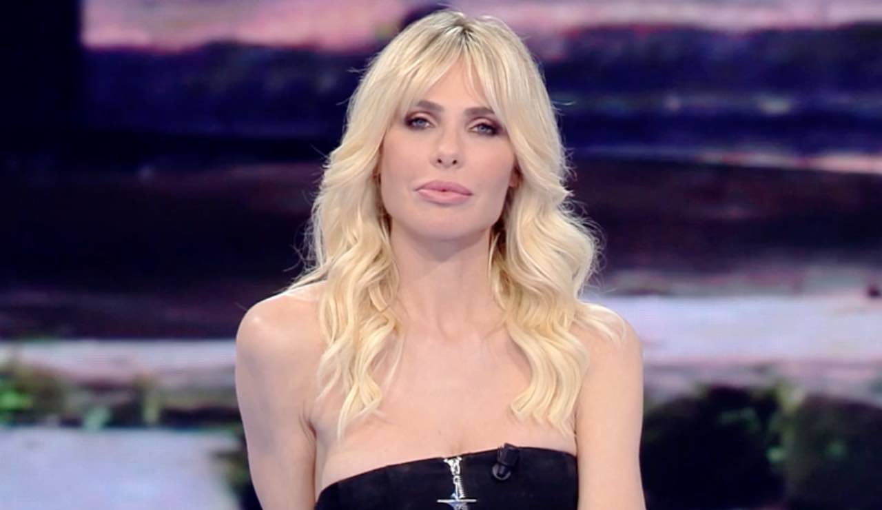 Ilary Blasi, in studio è accaduto l'incredibile: proposta di matrimonio in  diretta