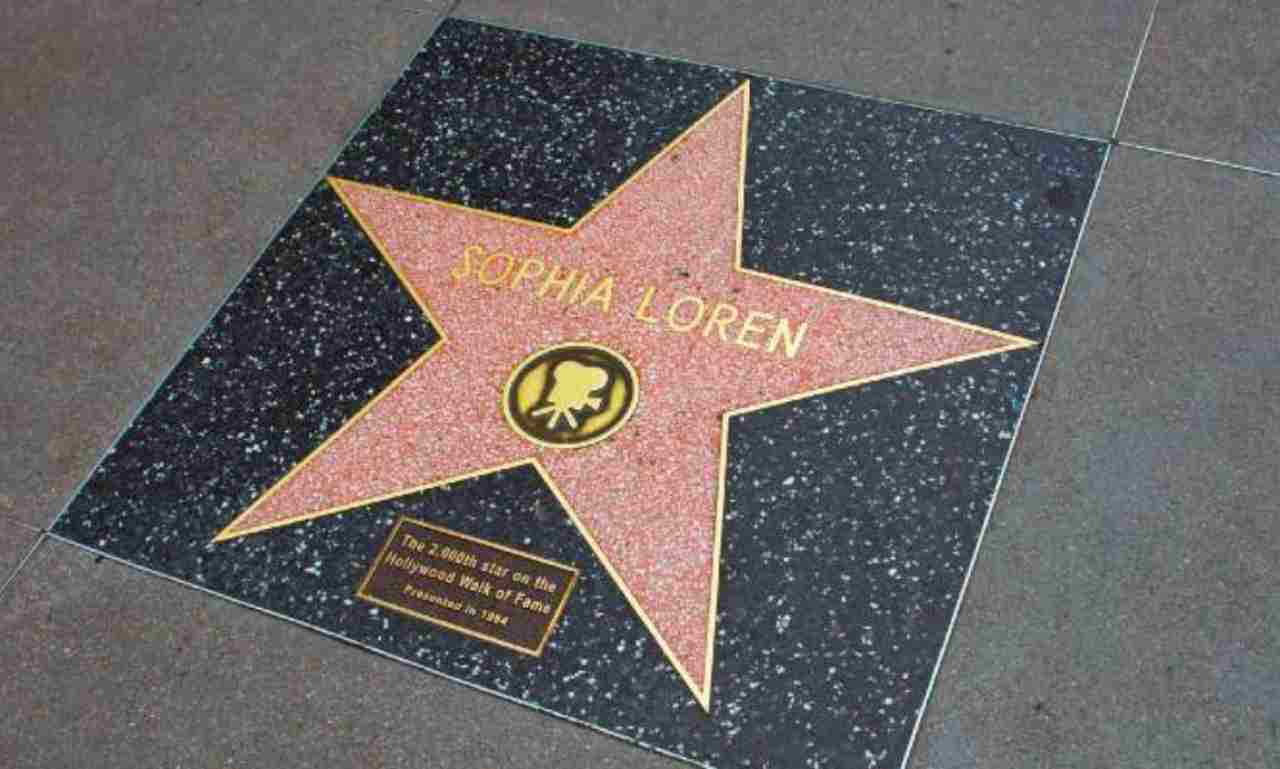 Stella del Hollywood Walk of Fame in onore a Sophia Loren - lineadiretta24.it