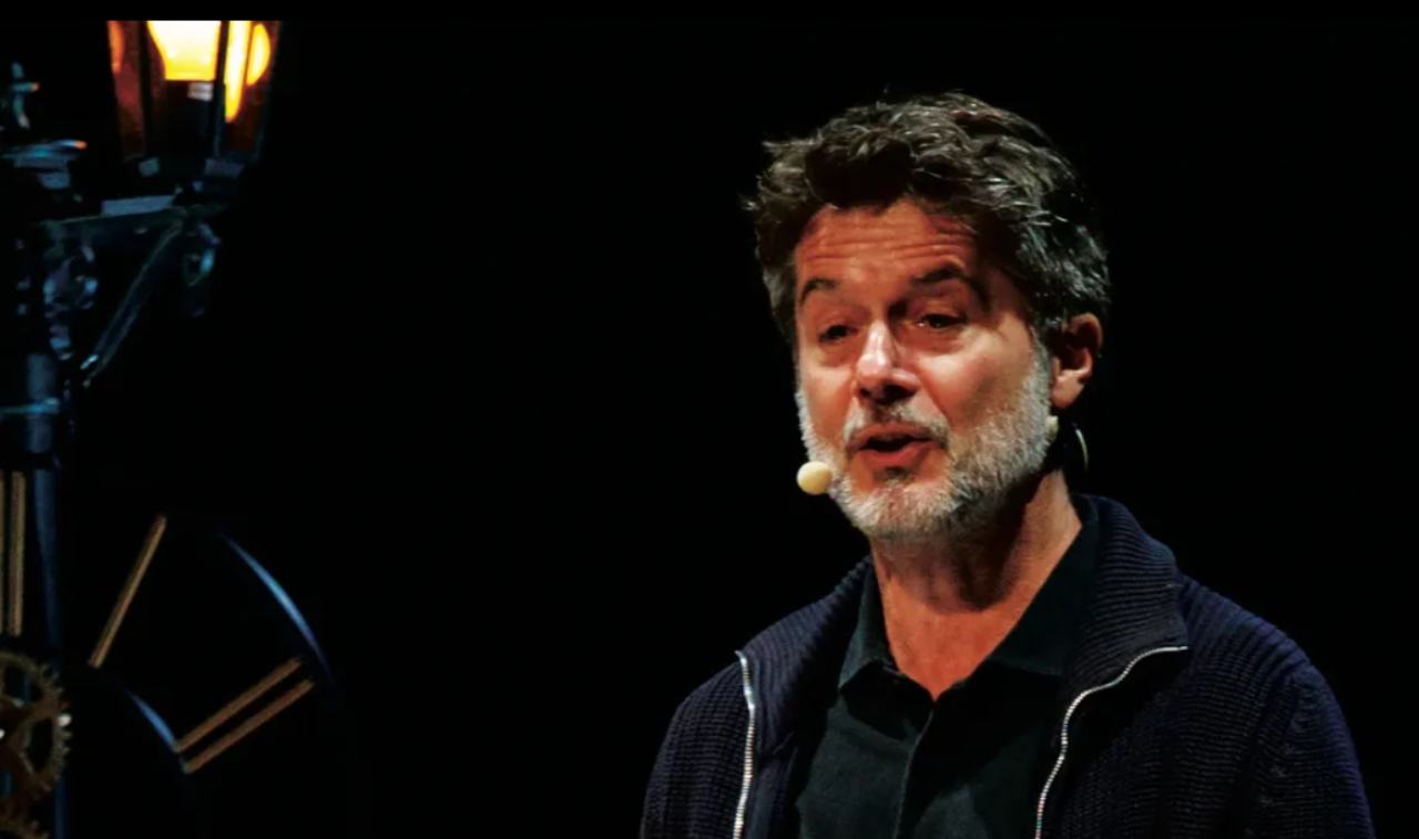 Ettore Bassi a teatro con 'Il mercante di luce' - lineadiretta24.it