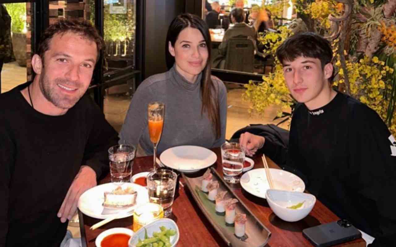 Alessandro Del Piero, Sonia Amoruso e Tobias Del Piero oggi - lineadiretta24.it