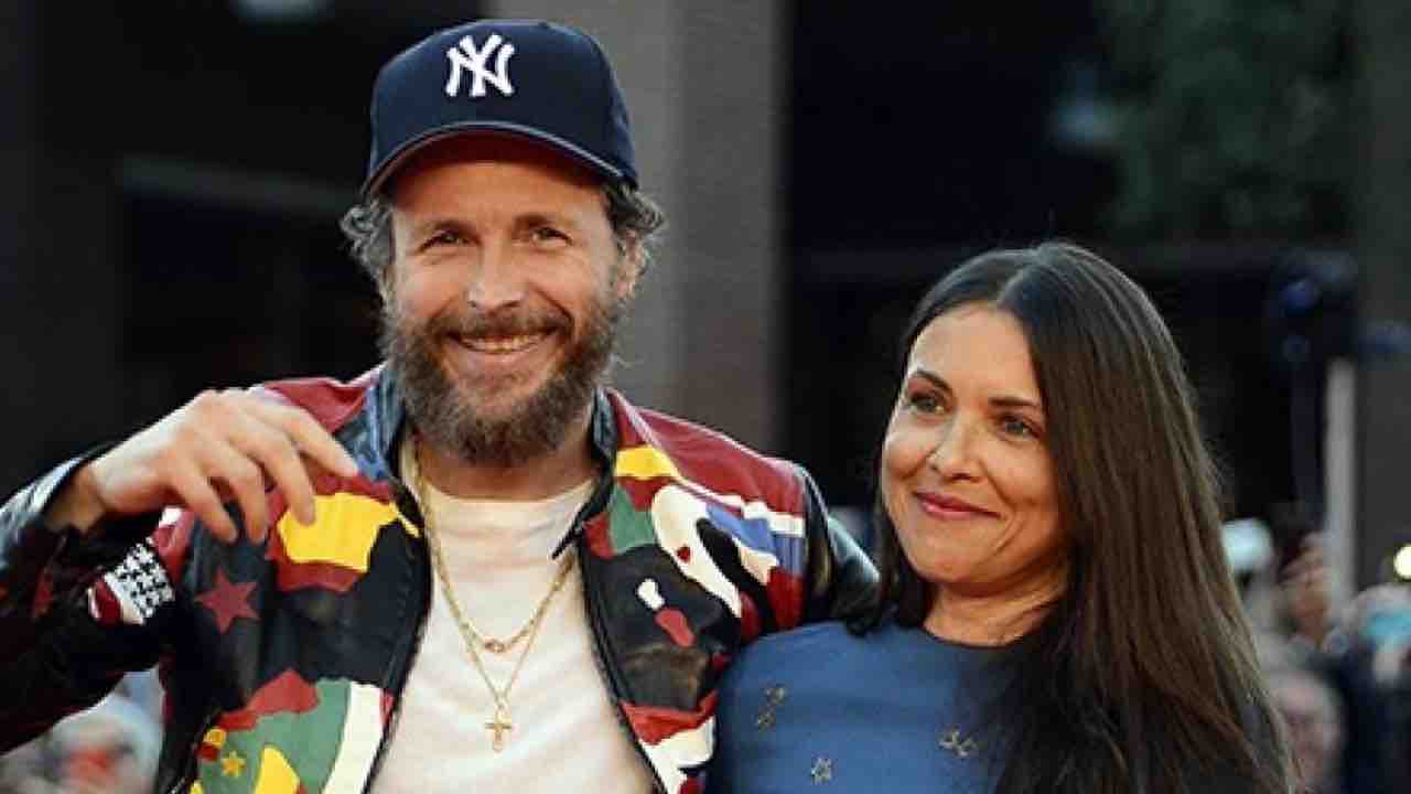 Il cantante Jovanotti con la mogie Francesca - Lineadiretta24.it
