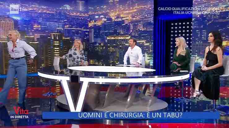 Al tavolo pop de La vita in diretta Paola Barale - Lineadiretta24.it