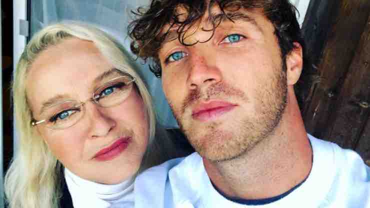 Paolo Ciavarro con la mamma Eleonora Giorgi - Lineadiretta24.it