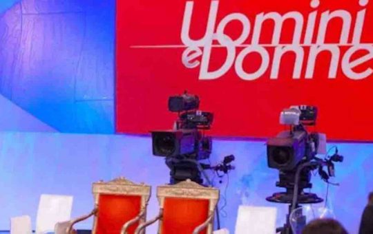 Dating show Uomini e Donne - Lineadiretta24.it.