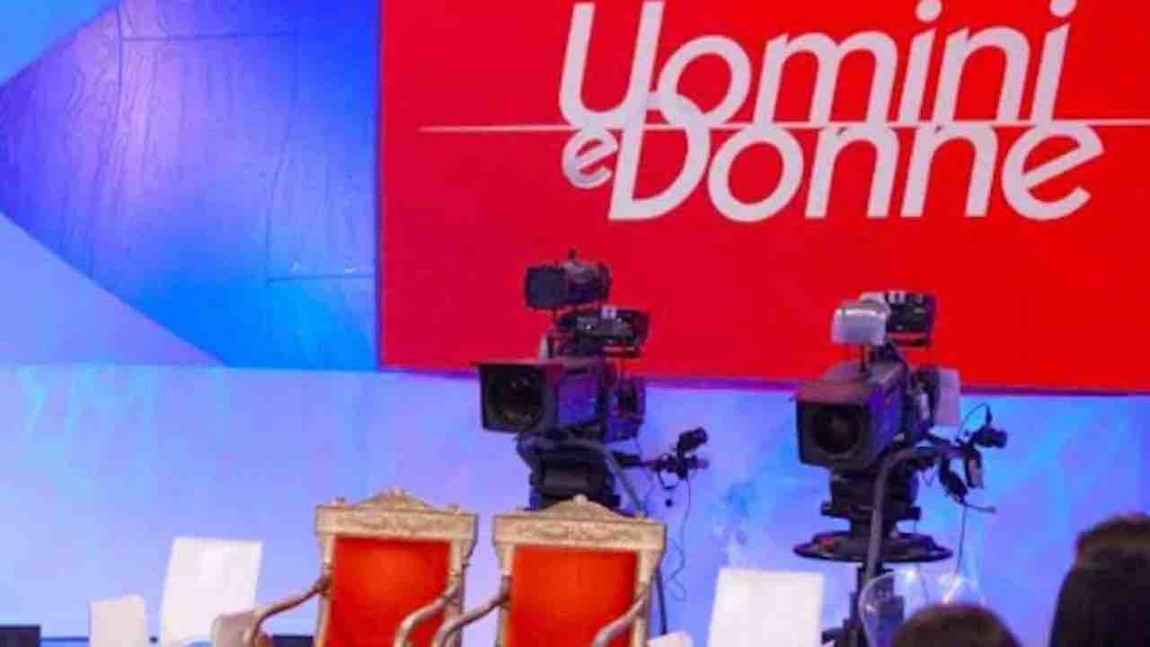 Dating show Uomini e Donne - Lineadiretta24.it.