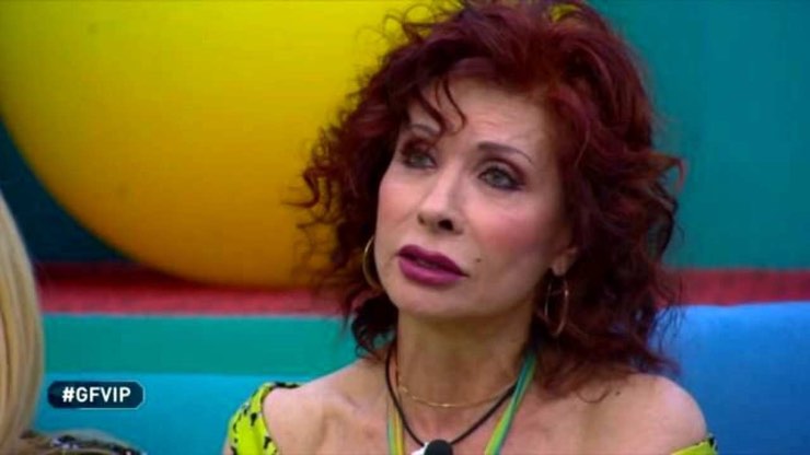 La presentatrice Alda Deusanio al Grande Fratello- Lineadiretta24.it