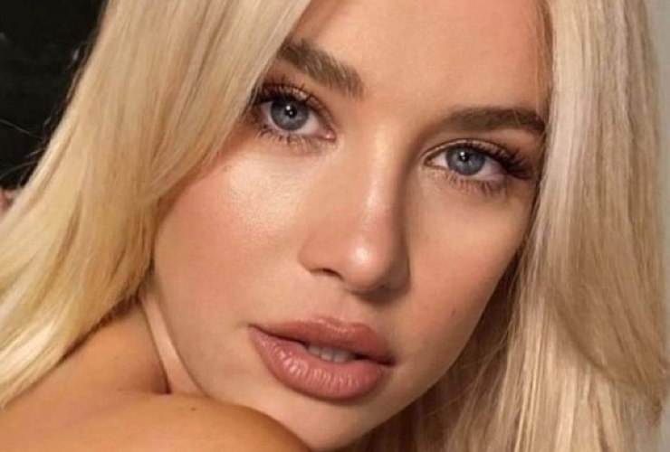 Una bellissima ragazza oggi diva dei Social