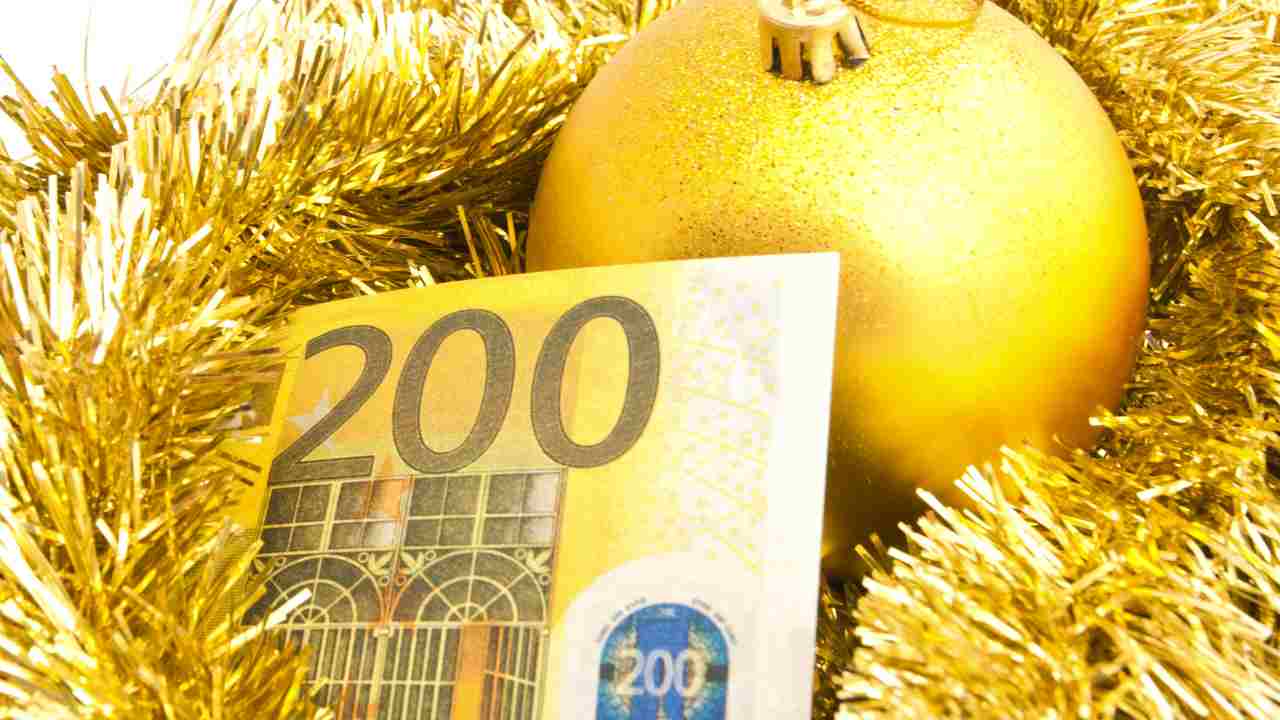 200 euro sotto l'albero di Natale - Lineadiretta24.it