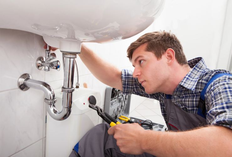 Cosa devi sapere prima di chiamare l'idraulico