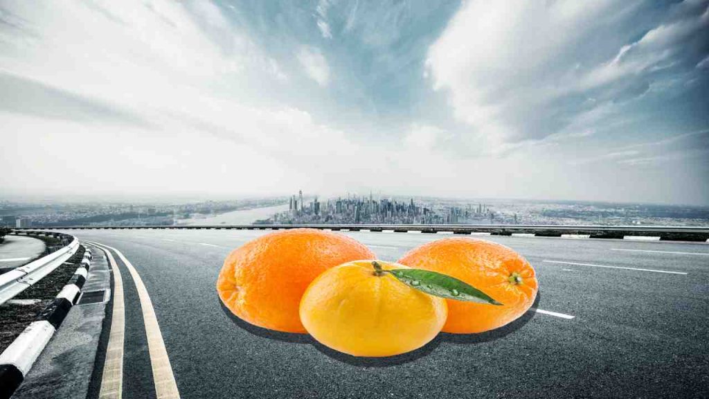 Attenzione alla arance sulla careggiata