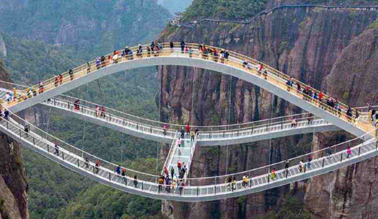 Attraversa a piedi il ponte più bello del mondo: resti sospeso in aria