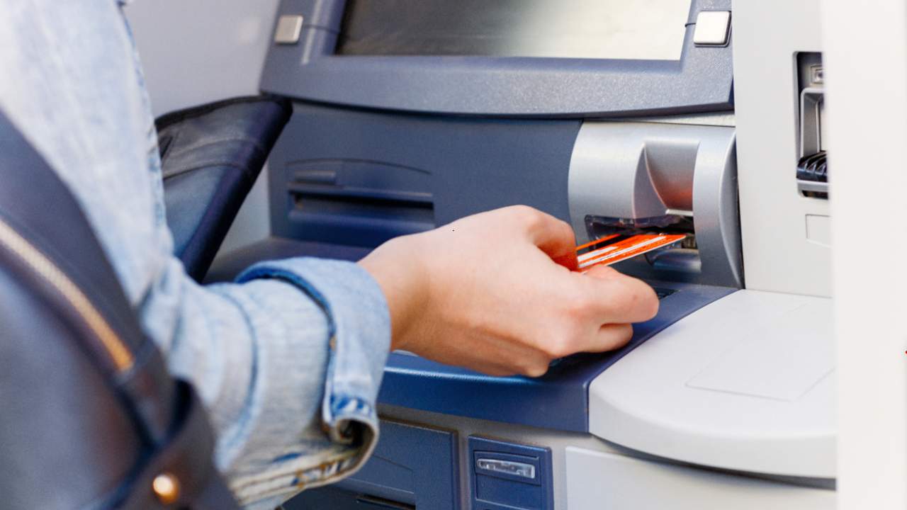 Prelievo al bancomat - fonte_Canva - lineadiretta24.it